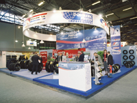 Vue droite du stand Doumerc Pneus &agrave; Equip Auto